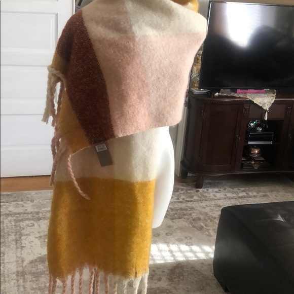 Crown Vintage New Scarf - Picture 10 of 11